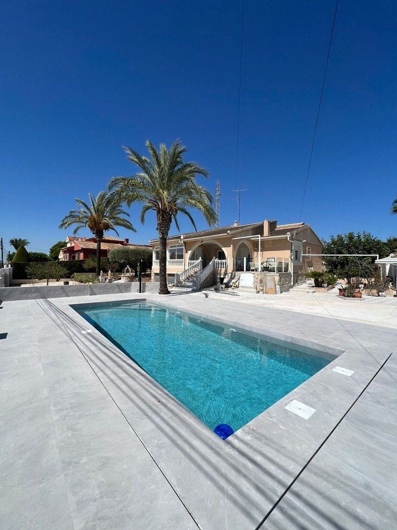 Piscina de obra nueva con solado porcelánico — Costa Blanca Sur